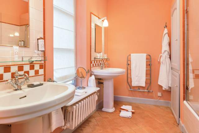Hostellerie de l’Abbaye de la Celle - 5-star Hotel Provence - Cécile Bathroom