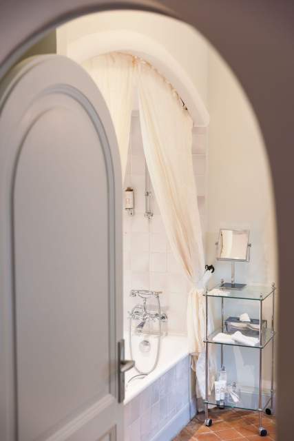 Hostellerie de l’Abbaye de la Celle - 5-star Hotel Provence - Béatrice bathroom